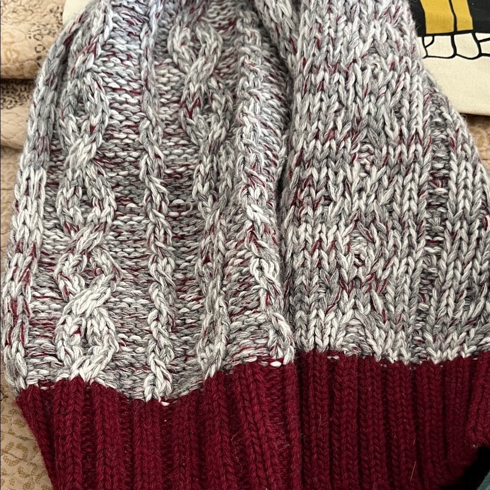Coco and Carmen Gray and Red/Maroon Cable Knit Scarf NWT